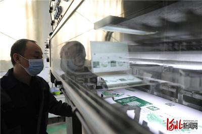 河北張家口:疫情防控物資生產&ldquo;兩不誤&rdquo;